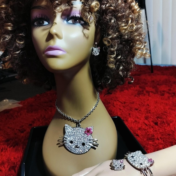 Hello Kitty Full Set kitty ❤️💋😻 - Picture 3 of 9